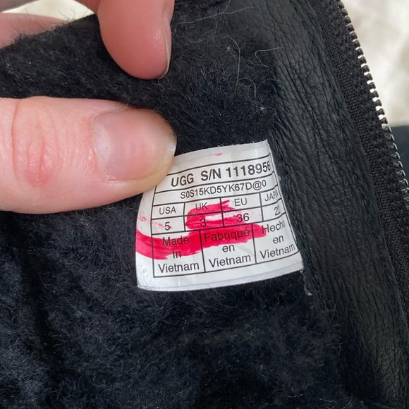 Black Zip up UGGs - Picture 9 of 9